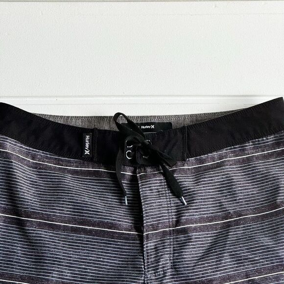 Hurley Boys Black Striped Logo Shoreline Swim Trunks Board Shorts Size 16/28 - Picture 5 of 8